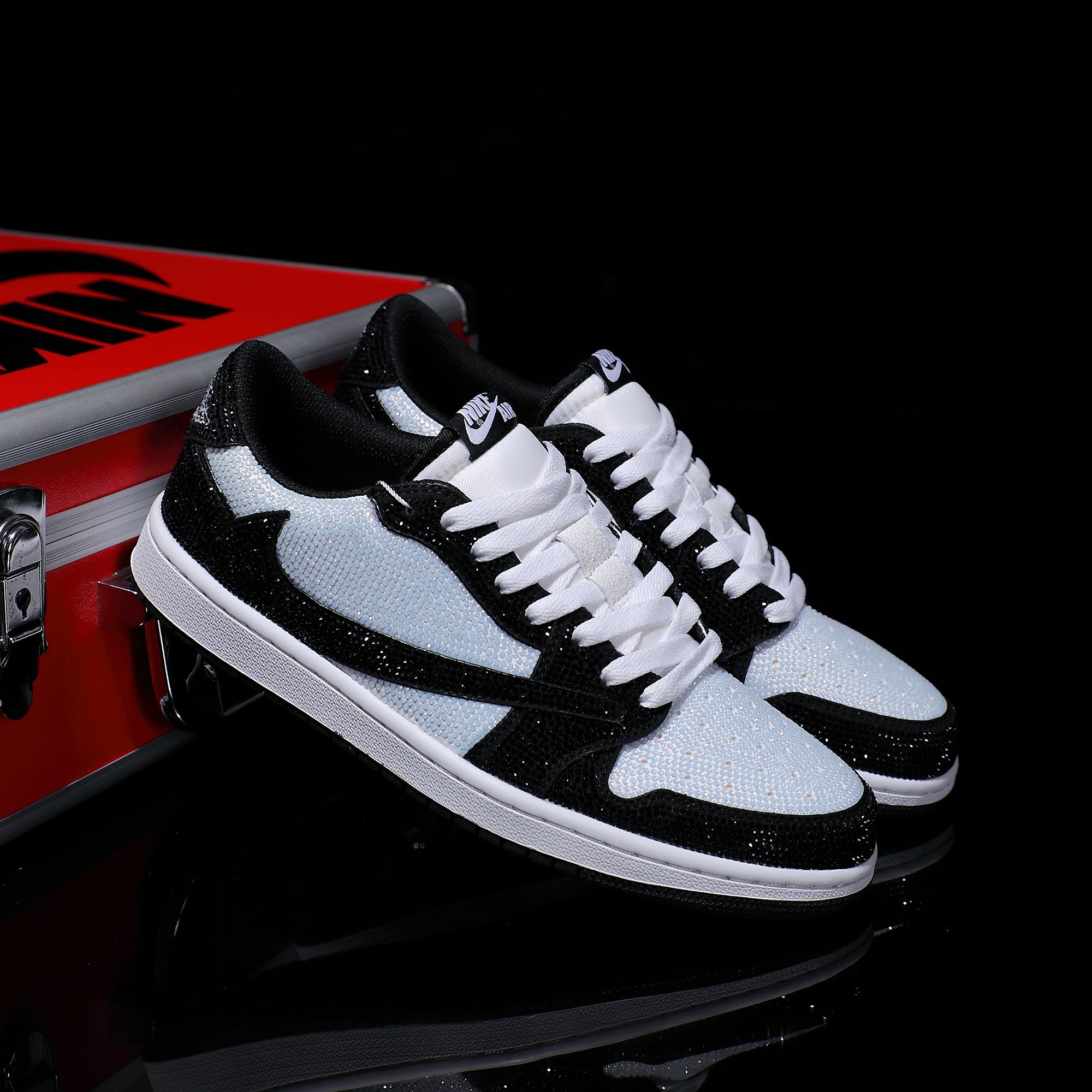 [Custom Black and White - Full Diamond] Air Jordan Low - Top Skateboarding Shoes Unisex