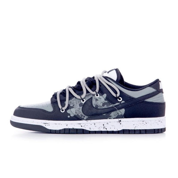 [Custom The female version is deeply Mired in the swamp]  Dunk Skateboarding Shoes Women's Low-top Black/grey