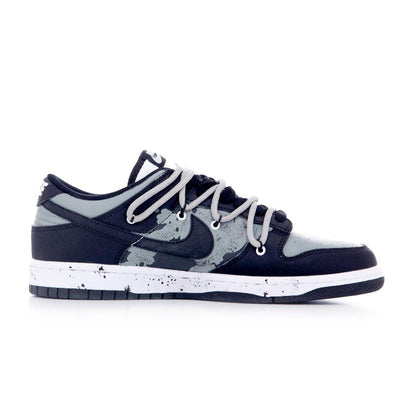 [Custom The female version is deeply Mired in the swamp]  Dunk Skateboarding Shoes Women's Low-top Black/grey