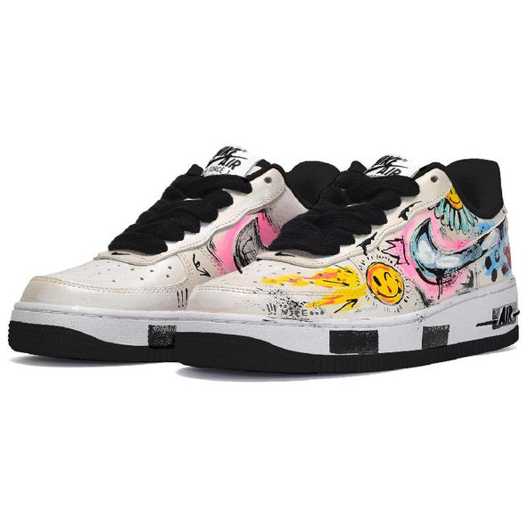 [Custom The man's little Daisy has a smiling face and a dark complexion]  Air Force 1 Skateboarding Shoes Men Low-top Beige/Black