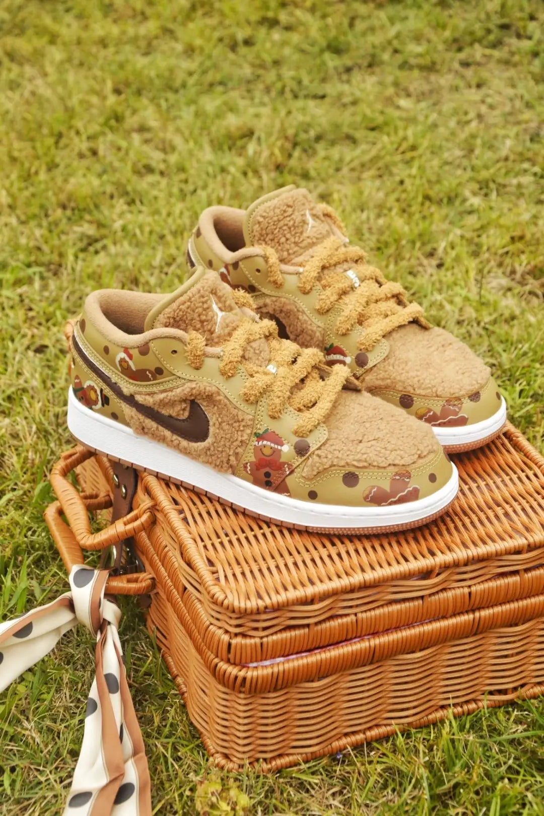 [Custom Gingerbread Bear] Jordan Air Jordan 1 Low Top Unisex Skateboarding Shoes