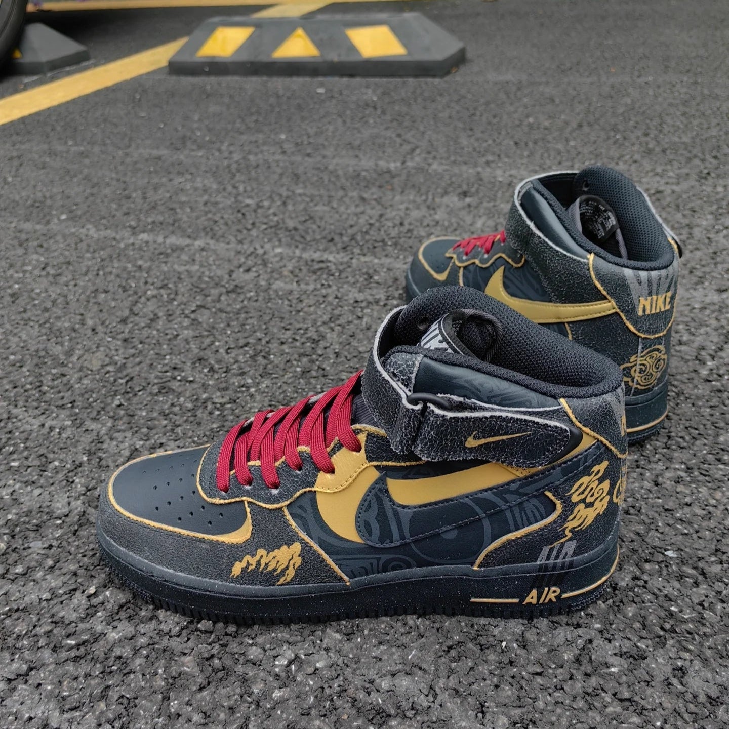 [Custom The men's style was wrongly deposited]  Air Force 1 Skateboard Shoes Men Mid-Top Black/Gold