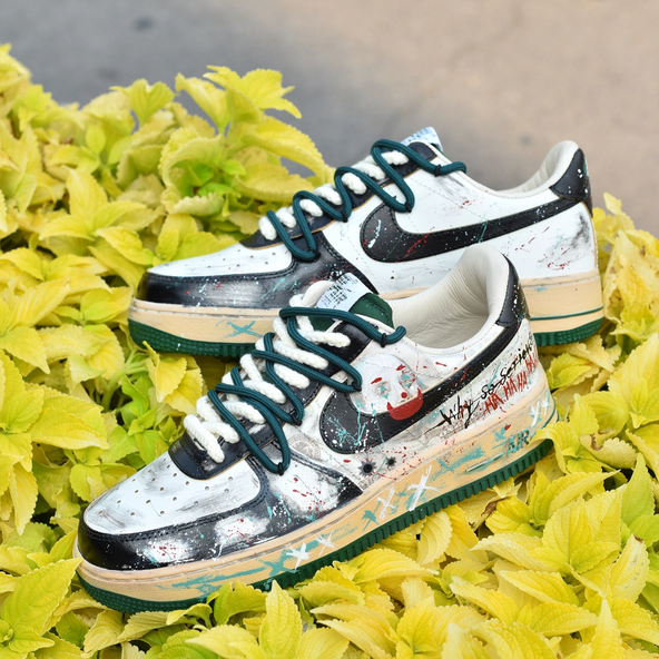 [Custom The female clown is black, white and green]  Air Force 1 Skateboarding Shoes Women's