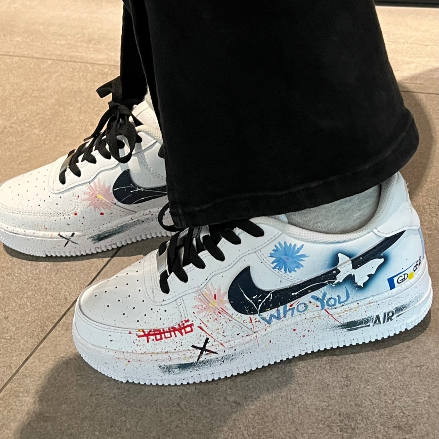 [Custom Women's spray-painted attitude sneakers in white]  Air Force 1 Skateboarding Shoes Women's