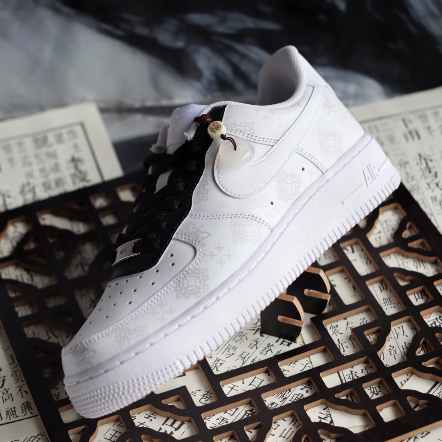 [Custom The women's warm black silk sneakers are in black and white]  Air Force 1 Skateboarding Shoes Women's Low-top Black/white