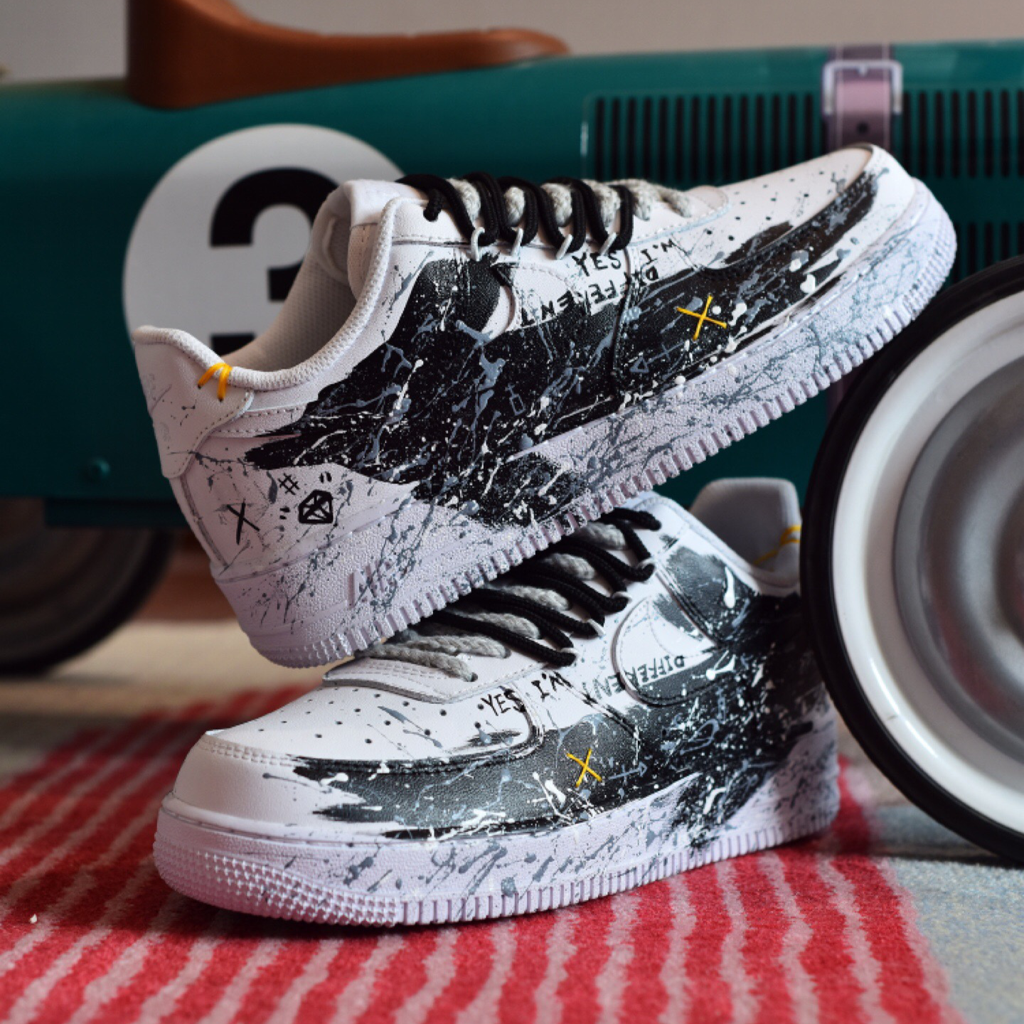 [Custom The female style has black and white arrows]  Air Force 1 Skateboarding Shoes Women's Low-top Black/white