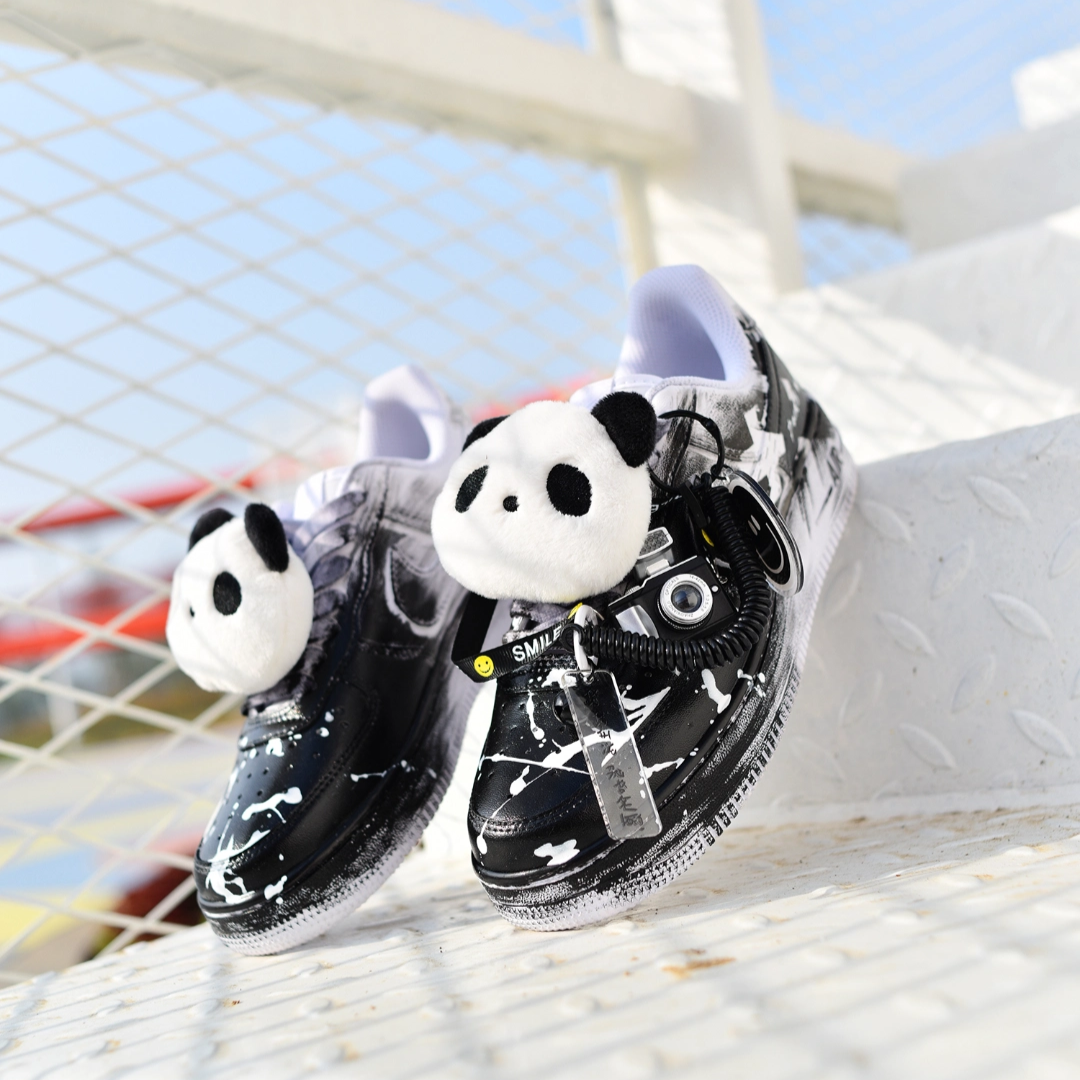 [Custom The wish of a female panda]  Air Force 1 Skateboard Shoes Women's Low-Top Black/White