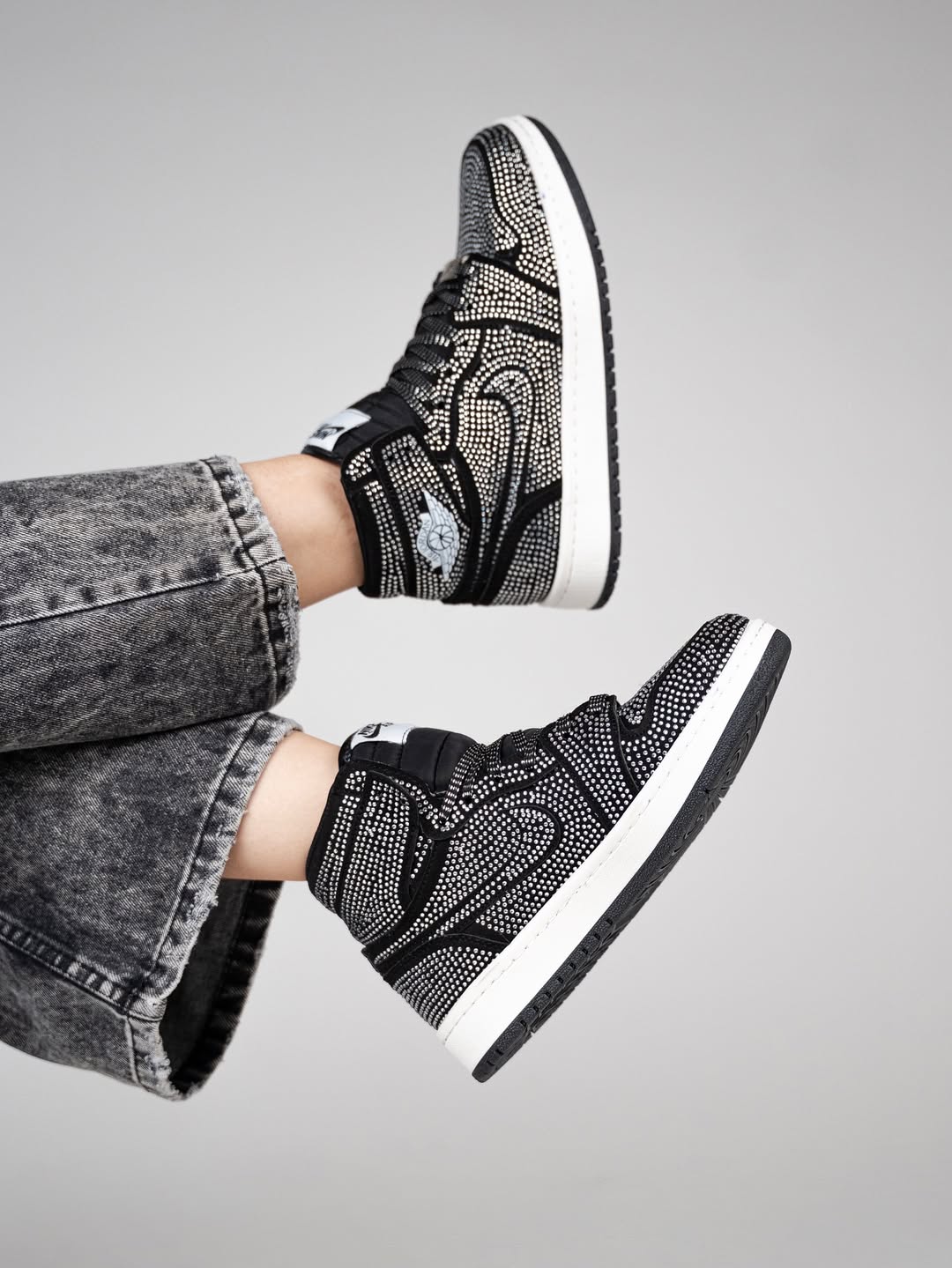 [Custom Black/White - Full Diamond] Air Jordan 1 High - Top Skateboarding Shoes Unisex