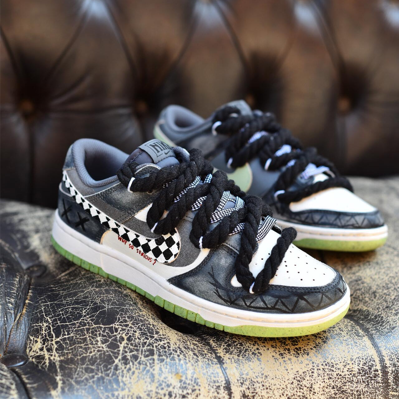 [Custom The male clown is in black, white and grey]  Dunk Skateboarding Shoes Men Low-top Black/White/Gray