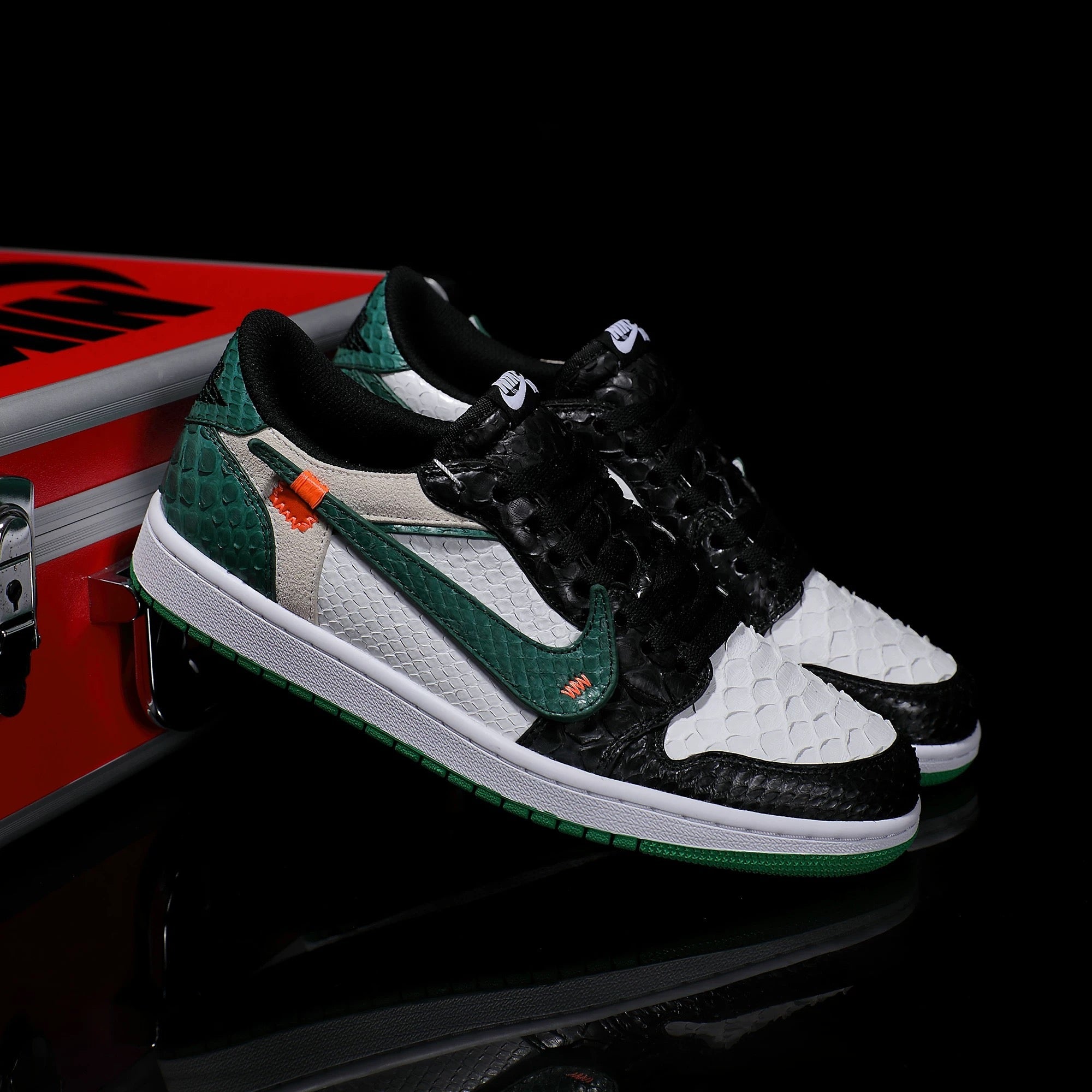 [Custom Green and White - Python Pattern] Air Jordan Low - Top Skateboarding Shoes Unisex